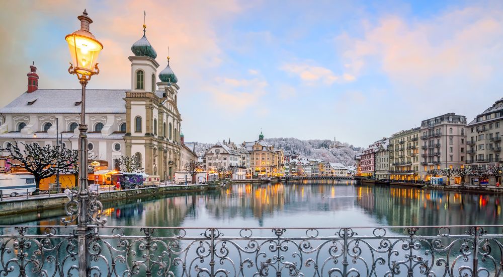 Discover and Ram - Downtown Lucerne with Chapel Bridge and Lake Lucerne