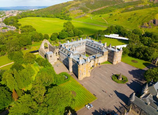 Discover and Roam - Things to Do in Edinburgh - Palace of Holyroodhouse
