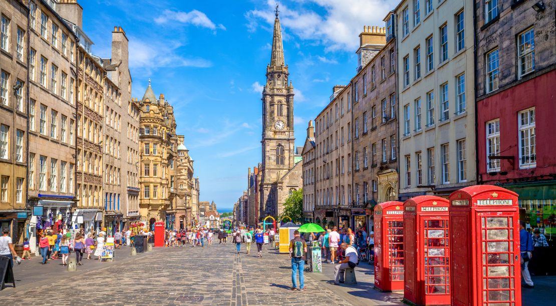 Discover and Roam - Things to Do in Edinburgh - Royal Mile - Slider
