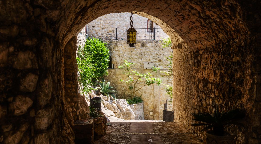 Discover and Roam - Things to Do in French Riviera - Visit the Medieval Village of Èze - Slider