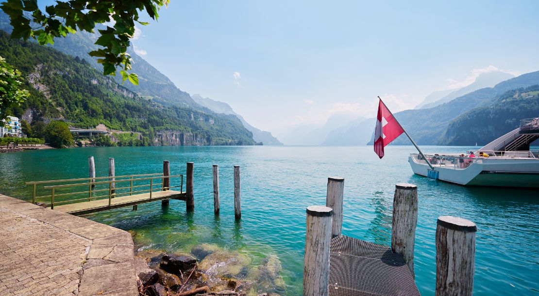 Discover and Roam - Things to Do in Lucerne - Take a Scenic Cruise on Vierwaldstättersee - Slider