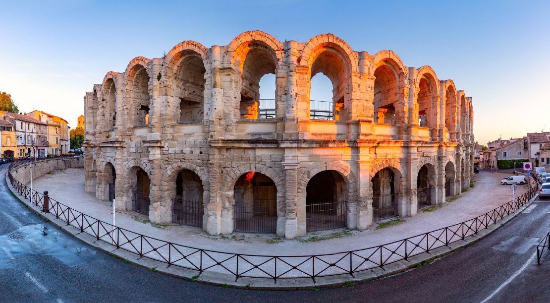 Discover and Roam - Things to Do in Provence - Discover Roman History in Arles and Nîmes - Slider