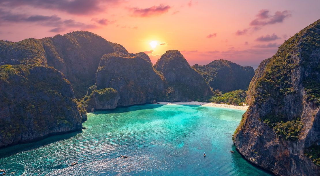 Discover and Roam - Go Island Hopping to the Phi Phi Islands - Slider