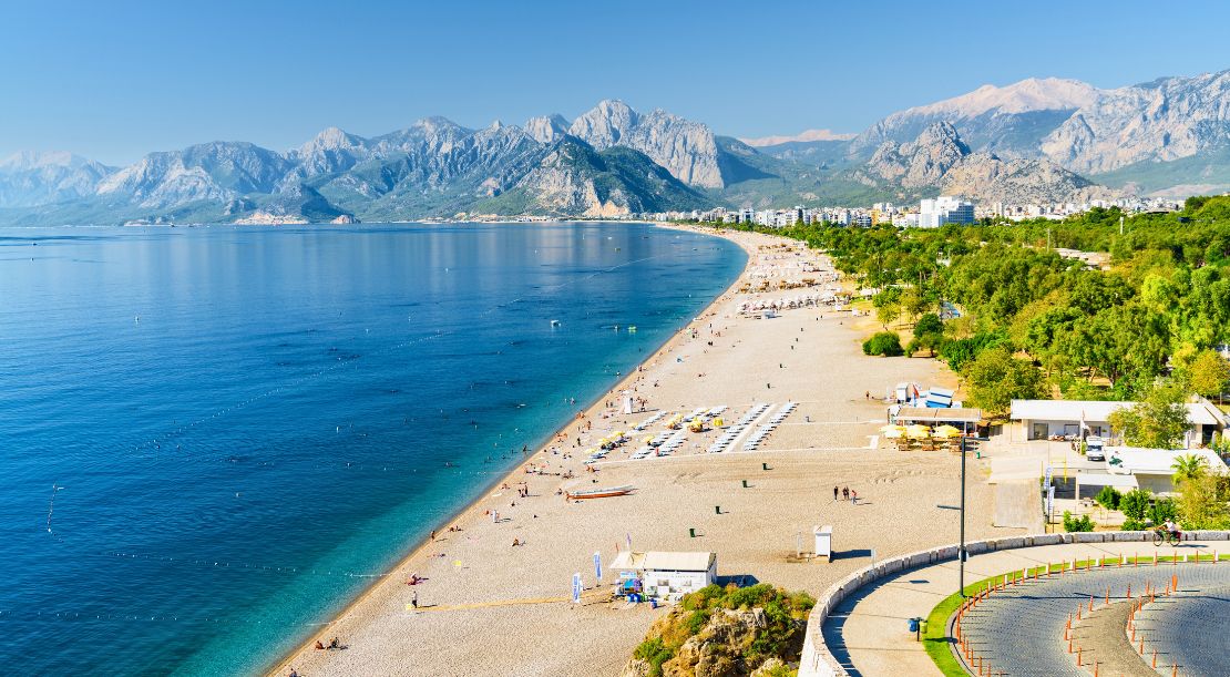 Discover and Roam - Relax or play at Konyaaltı & Lara Beaches - Slider