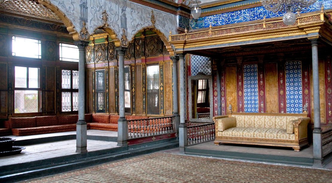 Discover and Roam - Things to Do in Istanbul - Discover the Grandeur of Topkapi Palace - Slider