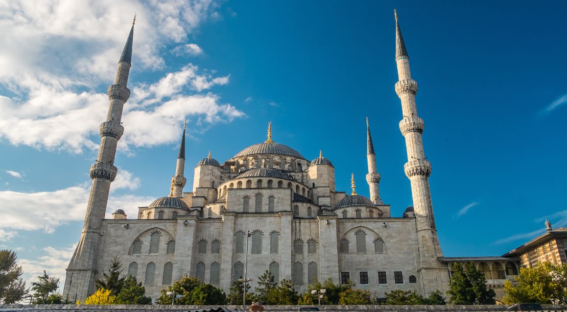 Discover and Roam - Things to Do in Istanbul - Explore the Magnificent Blue Mosque - Slider