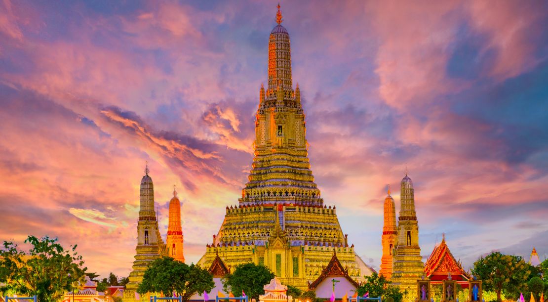 Discover and Roam - Witness the Iconic Beauty of Wat Arun (Temple of Dawn) - Slider